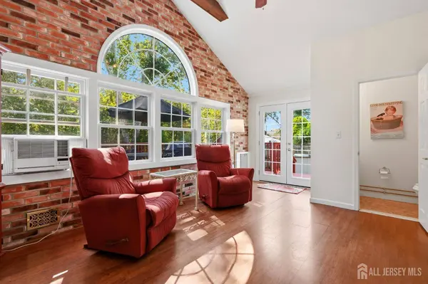 366 Vosseller AVE, Bound Brook, NJ 08805