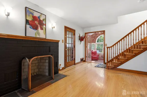 366 Vosseller AVE, Bound Brook, NJ 08805