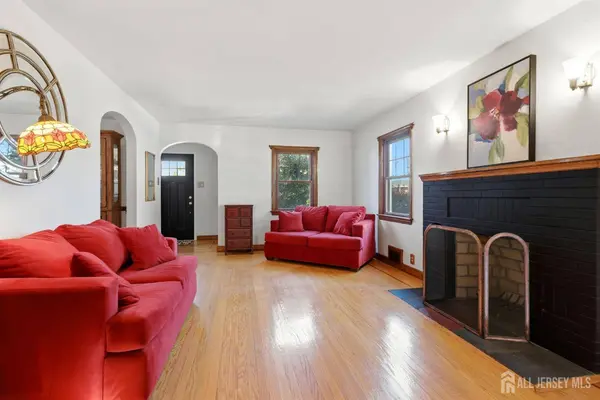366 Vosseller AVE, Bound Brook, NJ 08805