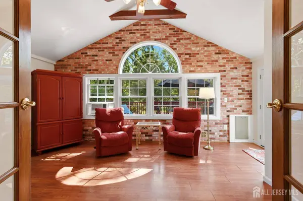 366 Vosseller AVE, Bound Brook, NJ 08805