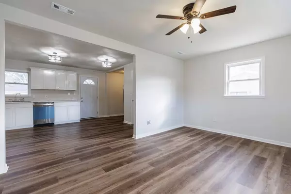 1306 BETHUNE DR, Valdosta, GA 31601