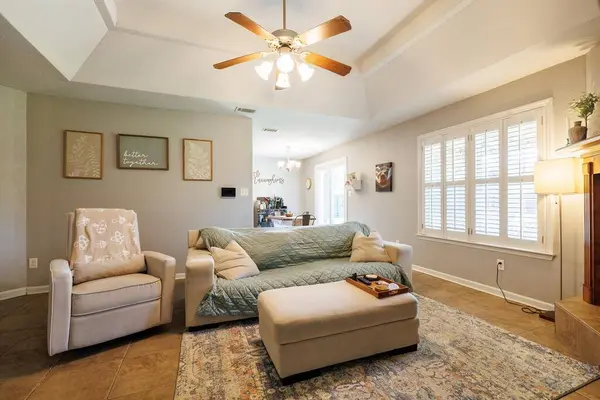 5176 CALVARY CIR, Valdosta, GA 31605