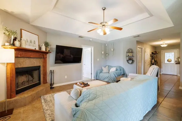 5176 CALVARY CIR, Valdosta, GA 31605