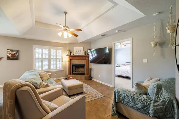5176 CALVARY CIR, Valdosta, GA 31605