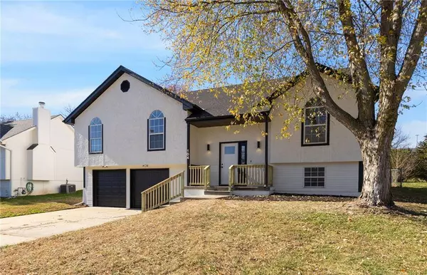 104 N Darrowby DR, Raymore, MO 64083