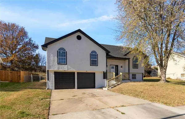 104 N Darrowby DR, Raymore, MO 64083