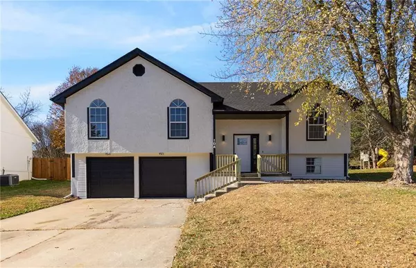 104 N Darrowby DR, Raymore, MO 64083