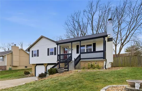 310 N Darrowby DR, Raymore, MO 64083