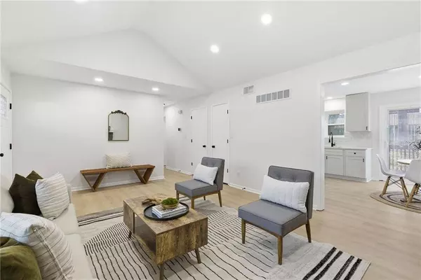 310 N Darrowby DR, Raymore, MO 64083