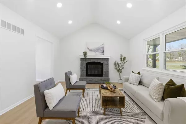 310 N Darrowby DR, Raymore, MO 64083