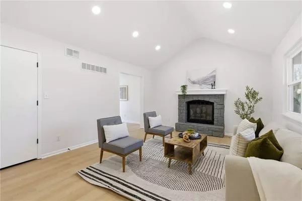 310 N Darrowby DR, Raymore, MO 64083