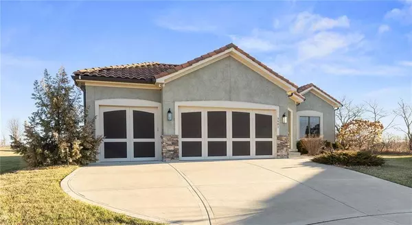 3901 SW Odell DR, Lee's Summit, MO 64082