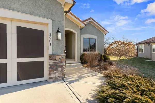 3901 SW Odell DR, Lee's Summit, MO 64082