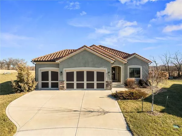 3901 SW Odell DR, Lee's Summit, MO 64082