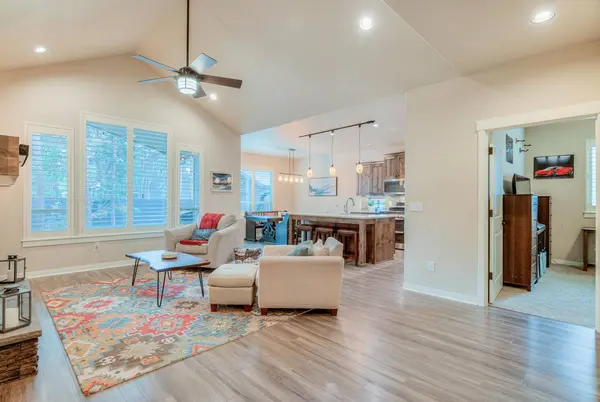 51868 Trapper George LN, La Pine, OR 97739