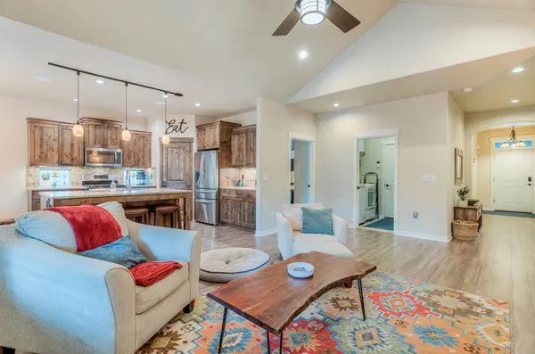 51868 Trapper George LN, La Pine, OR 97739