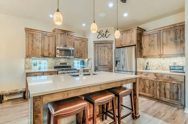 51868 Trapper George LN, La Pine, OR 97739