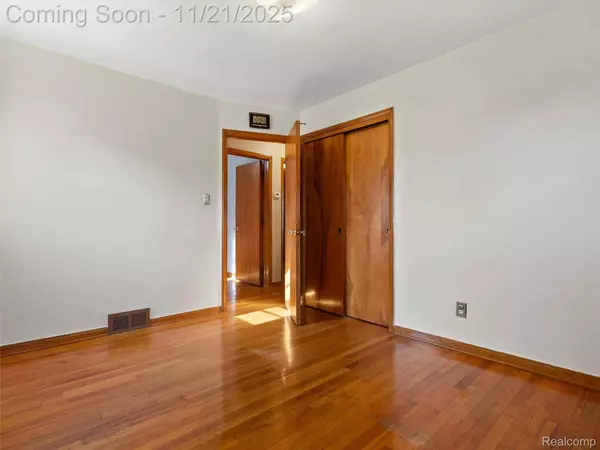 9831 Seltzer ST, Livonia, MI 48150