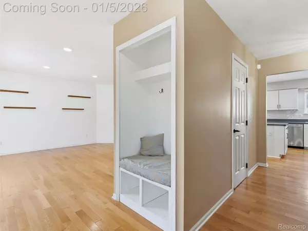 2746 Riverside DR, Waterford, MI 48329