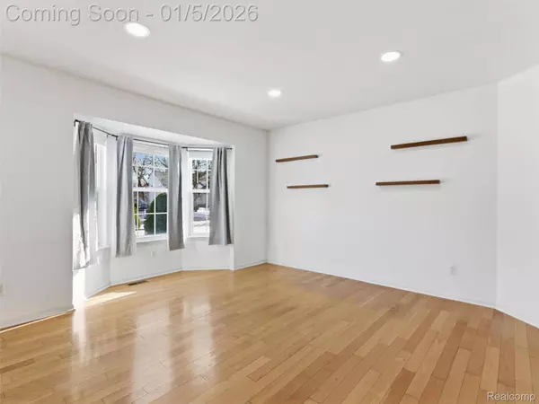 2746 Riverside DR, Waterford, MI 48329