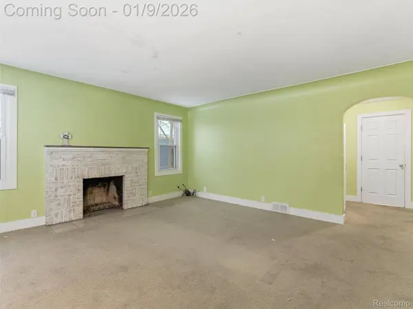 4350 Lotus DR, Waterford, MI 48329