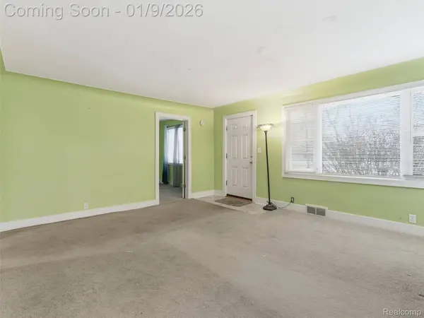 4350 Lotus DR, Waterford, MI 48329