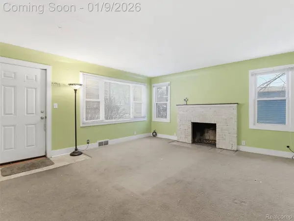 4350 Lotus DR, Waterford, MI 48329