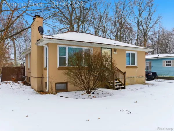 4350 Lotus DR, Waterford, MI 48329