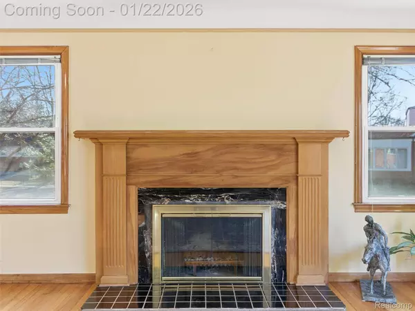 15000 Woodworth, Redford, MI 48239