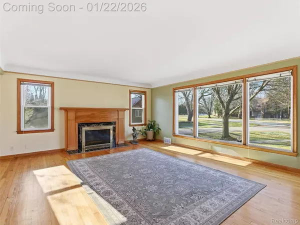 15000 Woodworth, Redford, MI 48239