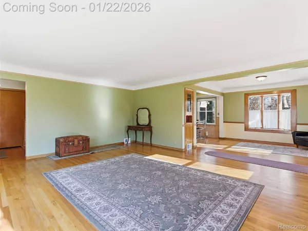 15000 Woodworth, Redford, MI 48239