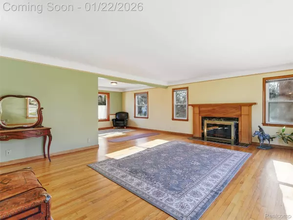 15000 Woodworth, Redford, MI 48239