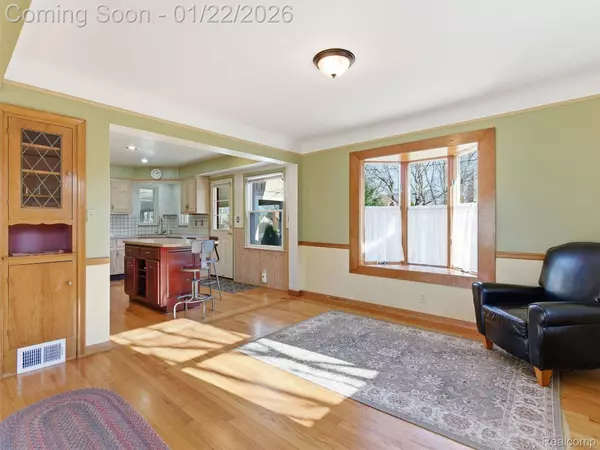 15000 Woodworth, Redford, MI 48239