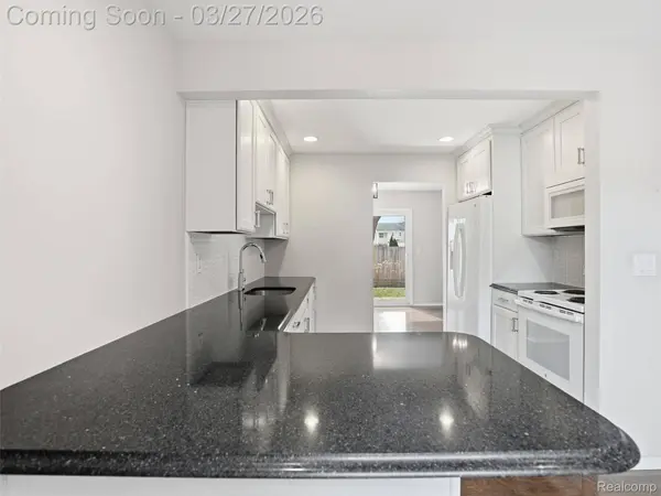 115 Manor WAY, Rochester Hills, MI 48309