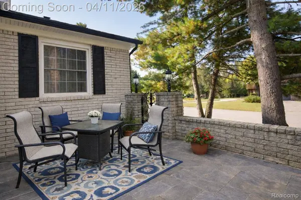 42881 Inverness CT, Northville, MI 48168