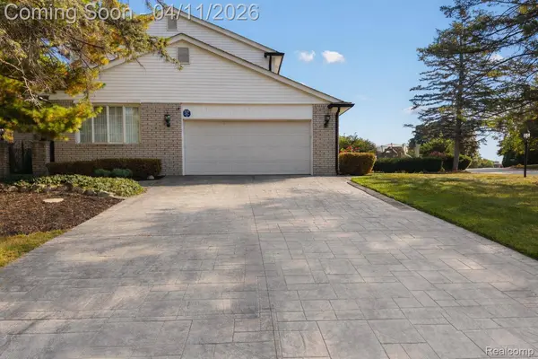 42881 Inverness CT, Northville, MI 48168