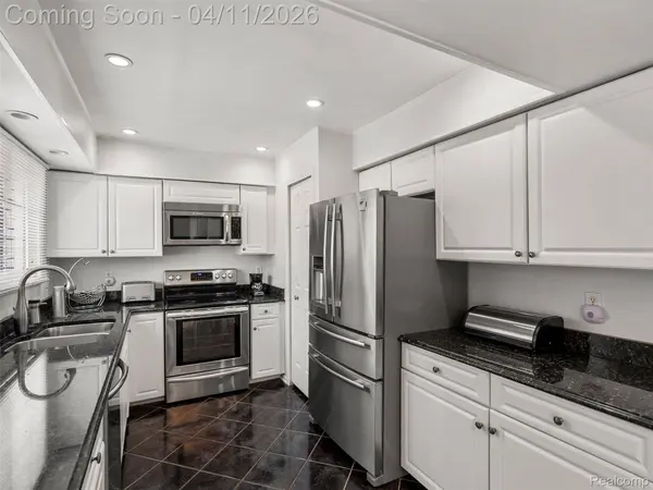 42881 Inverness CT, Northville, MI 48168