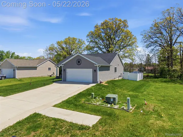 3145 Dahlia DR, Burton, MI 48519