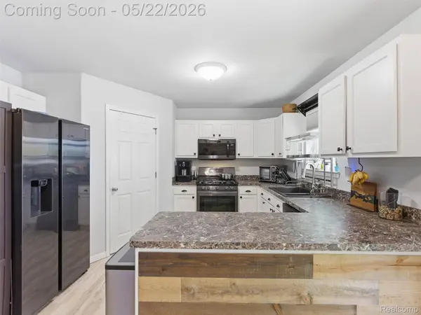 3145 Dahlia DR, Burton, MI 48519