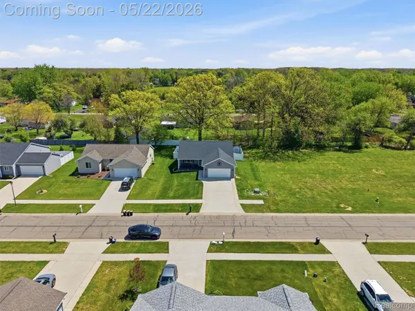 3145 Dahlia DR, Burton, MI 48519