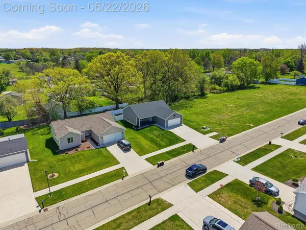 3145 Dahlia DR, Burton, MI 48519