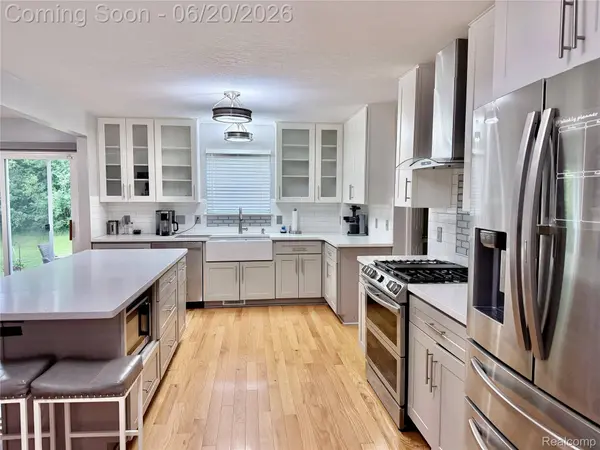 30680 Nelson CIR, Westland, MI 48186