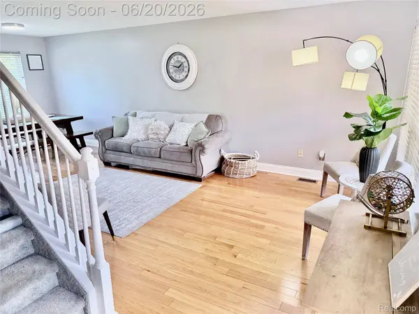30680 Nelson CIR, Westland, MI 48186
