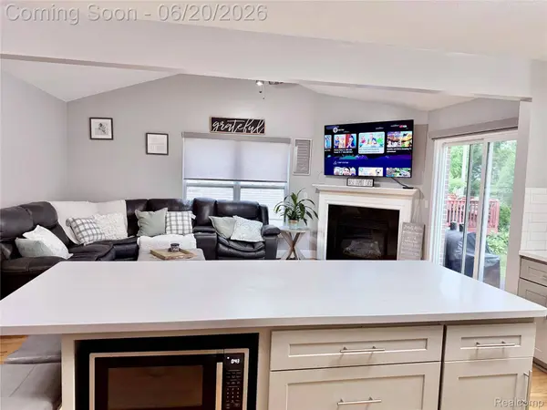 30680 Nelson CIR, Westland, MI 48186