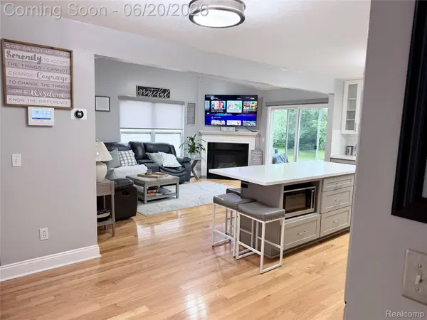 30680 Nelson CIR, Westland, MI 48186