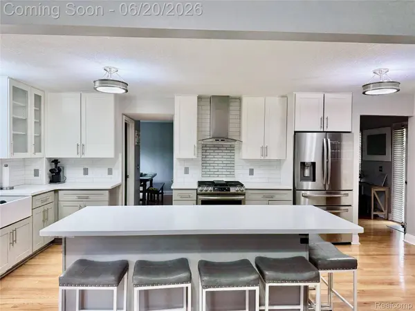 30680 Nelson CIR, Westland, MI 48186