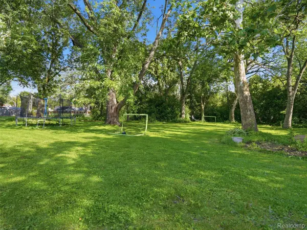 16175 W 13 Mile RD, Southfield, MI 48076