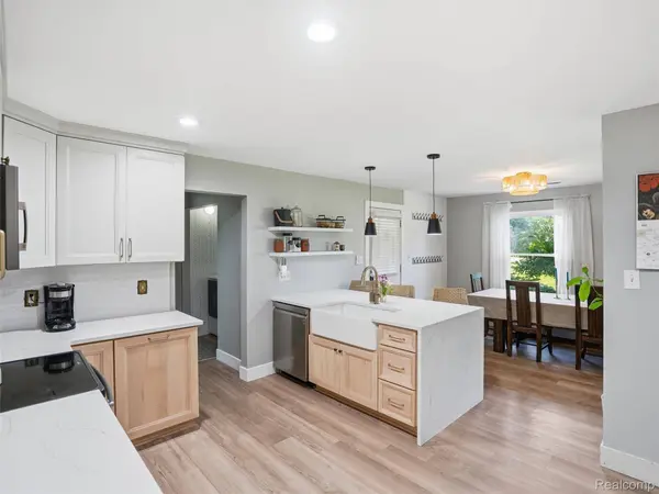 16175 W 13 Mile RD, Southfield, MI 48076