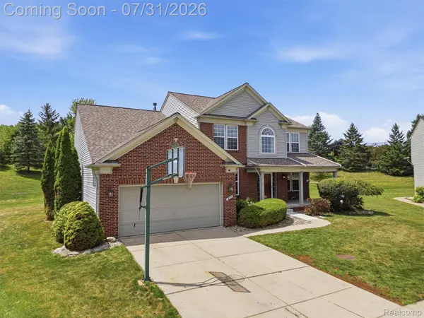 957 River Rock DR, Holly Township, MI 48442