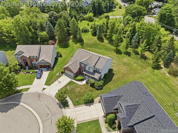 957 River Rock DR, Holly Township, MI 48442
